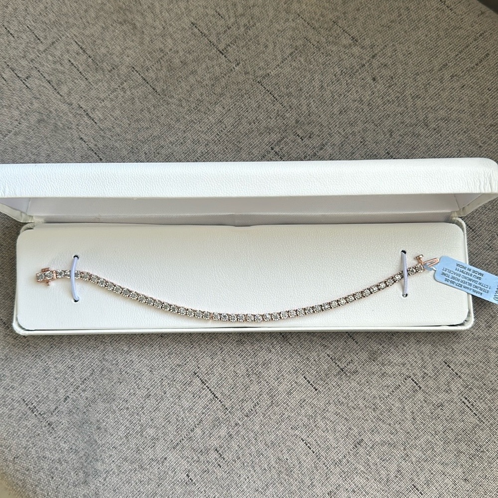 Women’s 1 CT diamond bracelet 7”